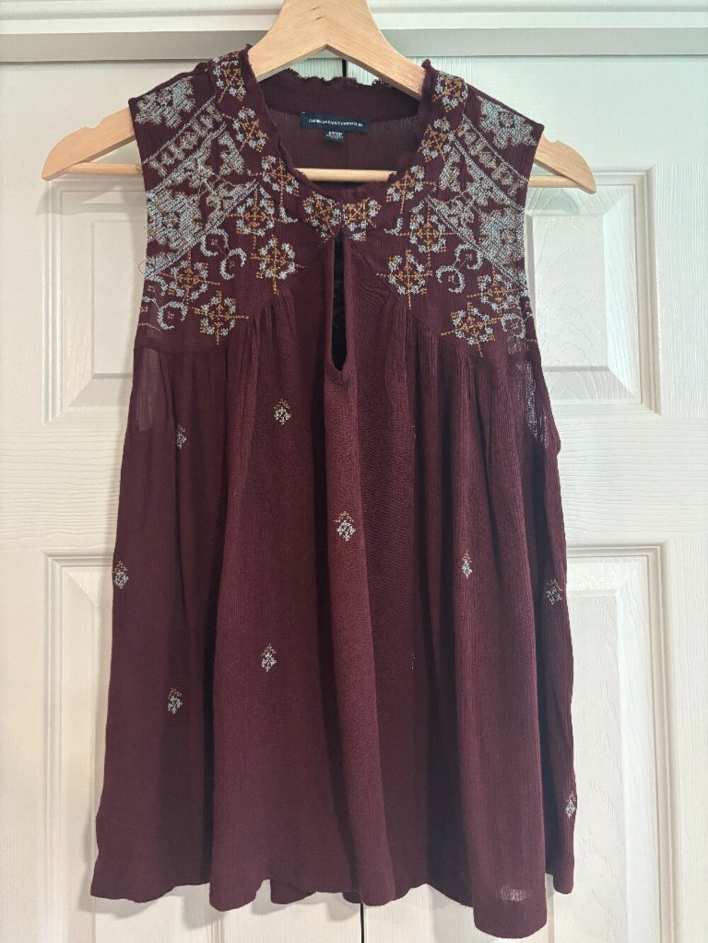 American Eagle Flowy Sleeveless Top Boho Embroidered Maroon Women's Small